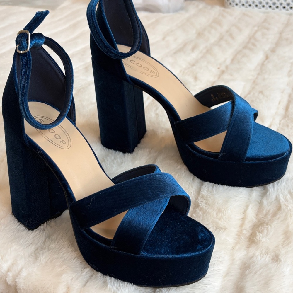 SCOOP Women's Blue Velvet Block Heel Sandals